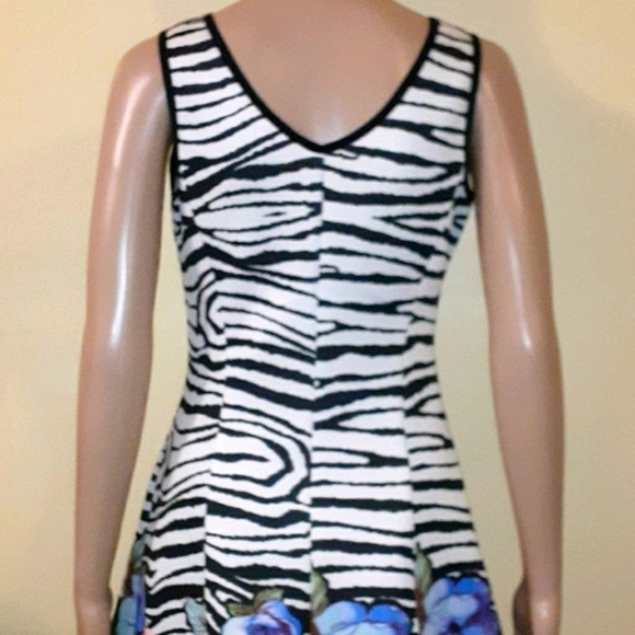 Neimans Skater Dress Scuba Fabric Zebra Blak White Size Small NWT - Picture 3 of 6